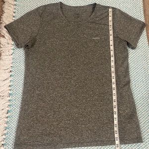 Grey Reebok women’s shirt. Excellent condition.